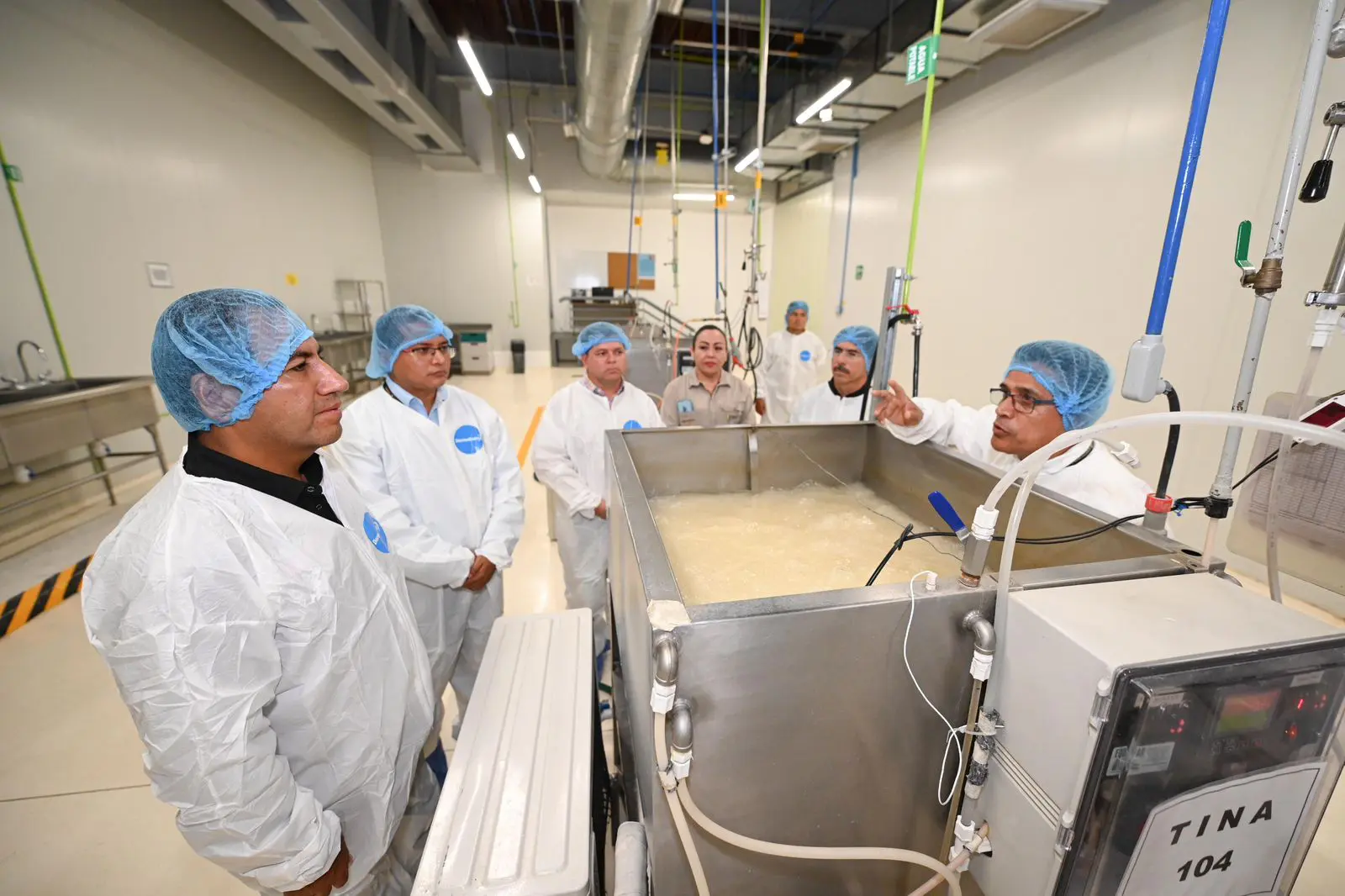 Eduardo Ramírez supervisa producción de moscas estériles en planta del Senasica en Chiapas