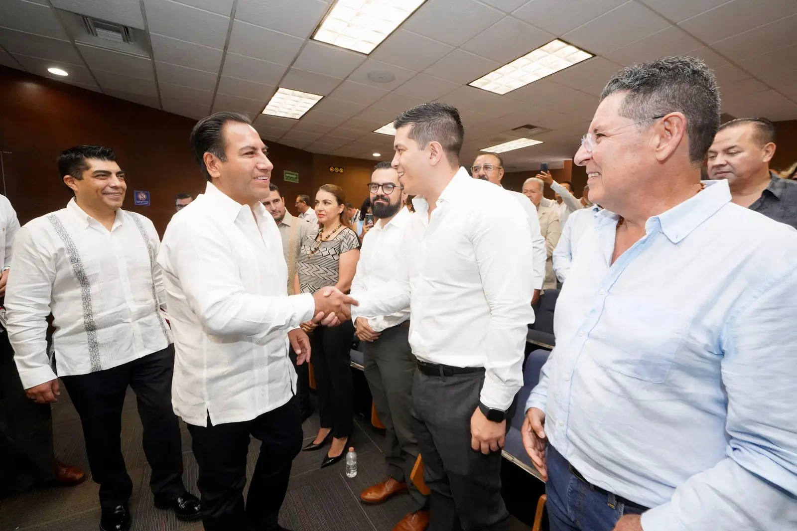 Eduardo Ramírez entrega certificados Hecho en México en Chiapas.