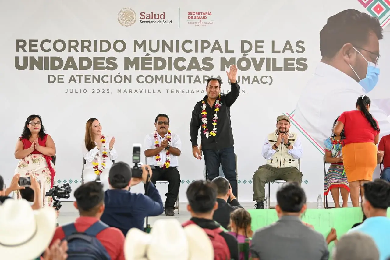 Eduardo Ramírez entrega obras y servicios en Maravilla Tenejapa