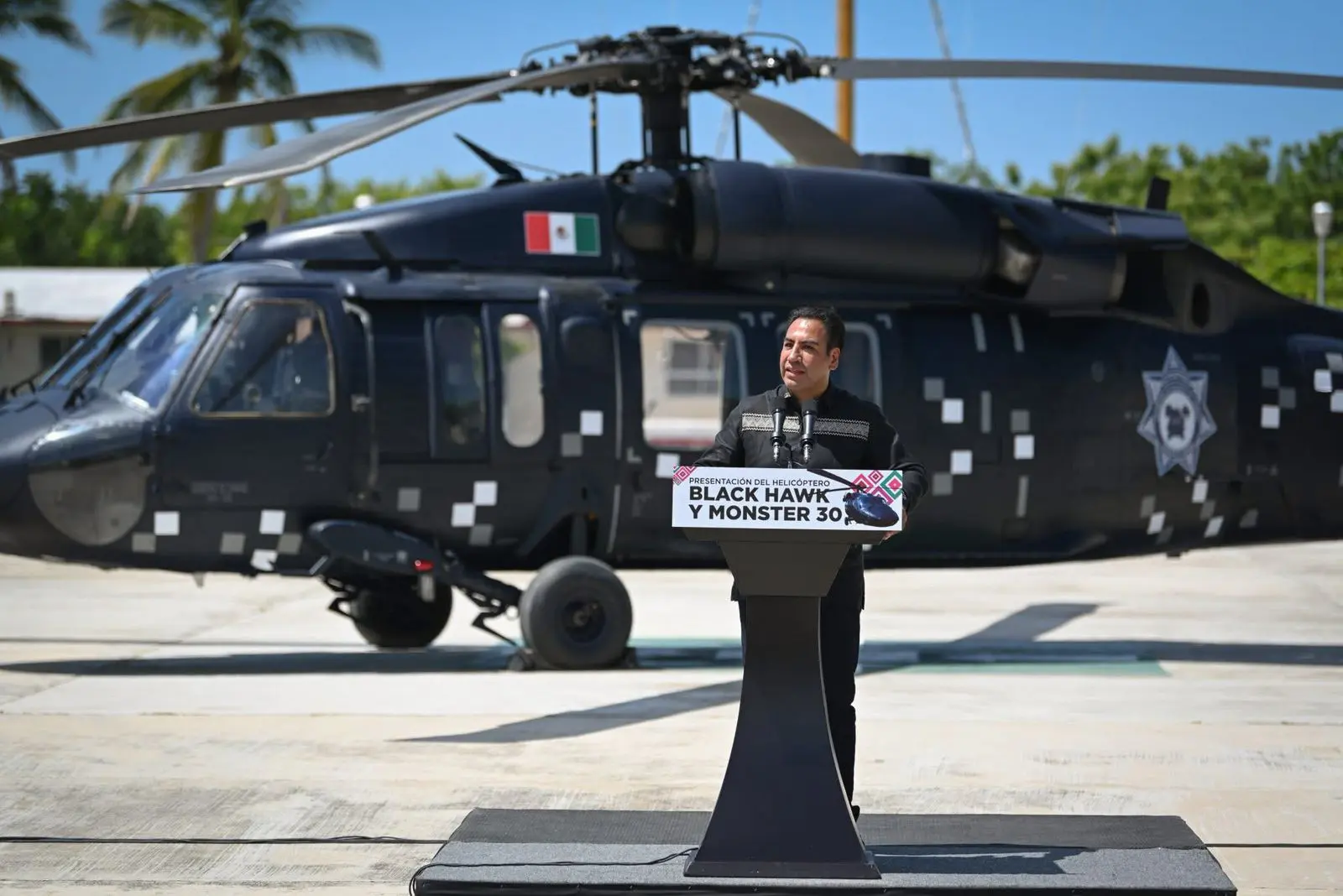 Eduardo Ramírez presenta helicóptero Black Hawk en Chiapas