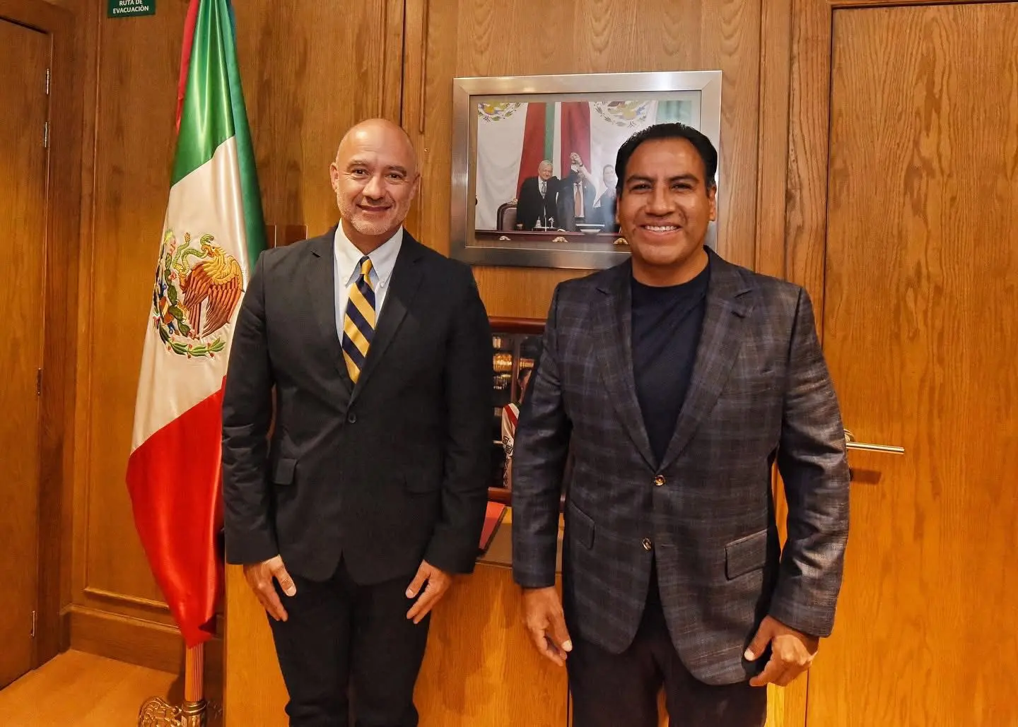 Reunión entre Eduardo Ramírez y Jesús Antonio Esteva sobre carretera Palenque-Ocosingo