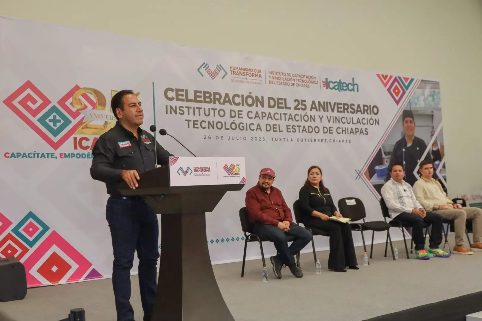 Gobernador Eduardo Ramírez Aguilar celebra el 25 aniversario del Icatech en Chiapas.