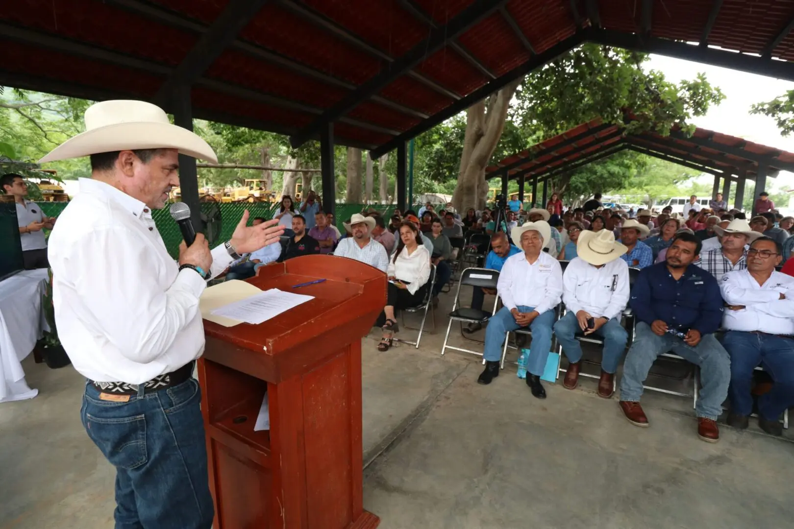 Reunión entre autoridades federales y estatales por el gusano barrenador en Chiapas