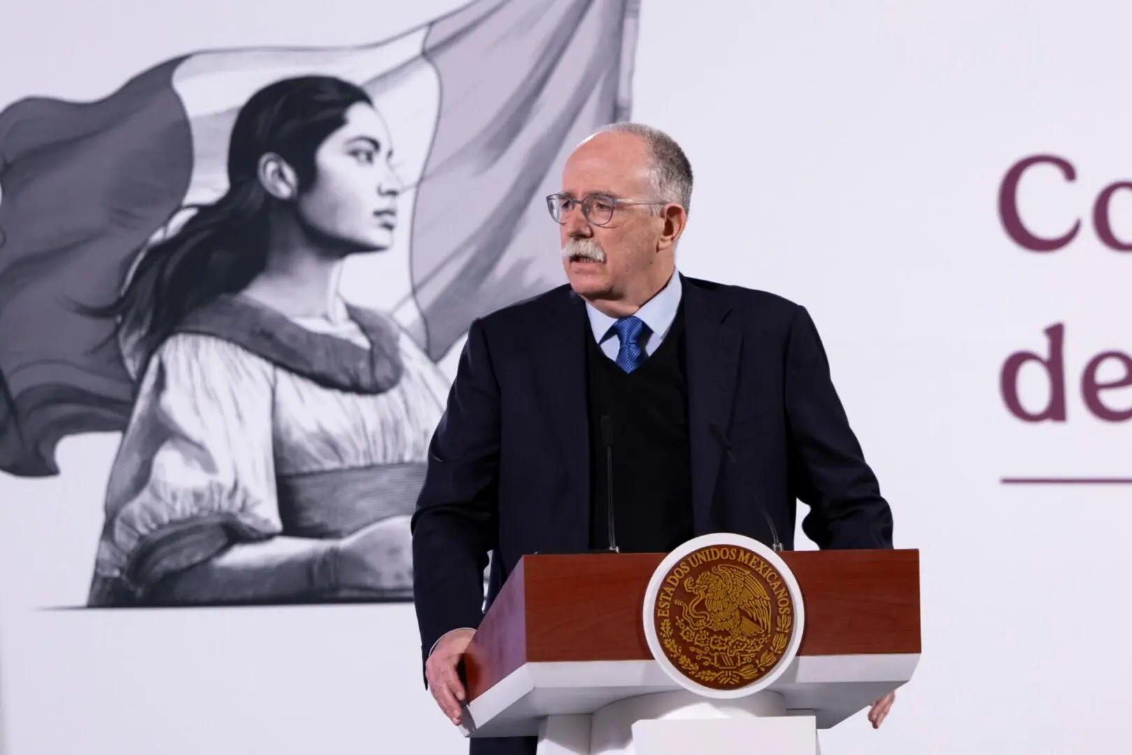 Julio Berdegué supervisando liberación aérea de moscas estériles contra plagas agrícolas en Chiapas