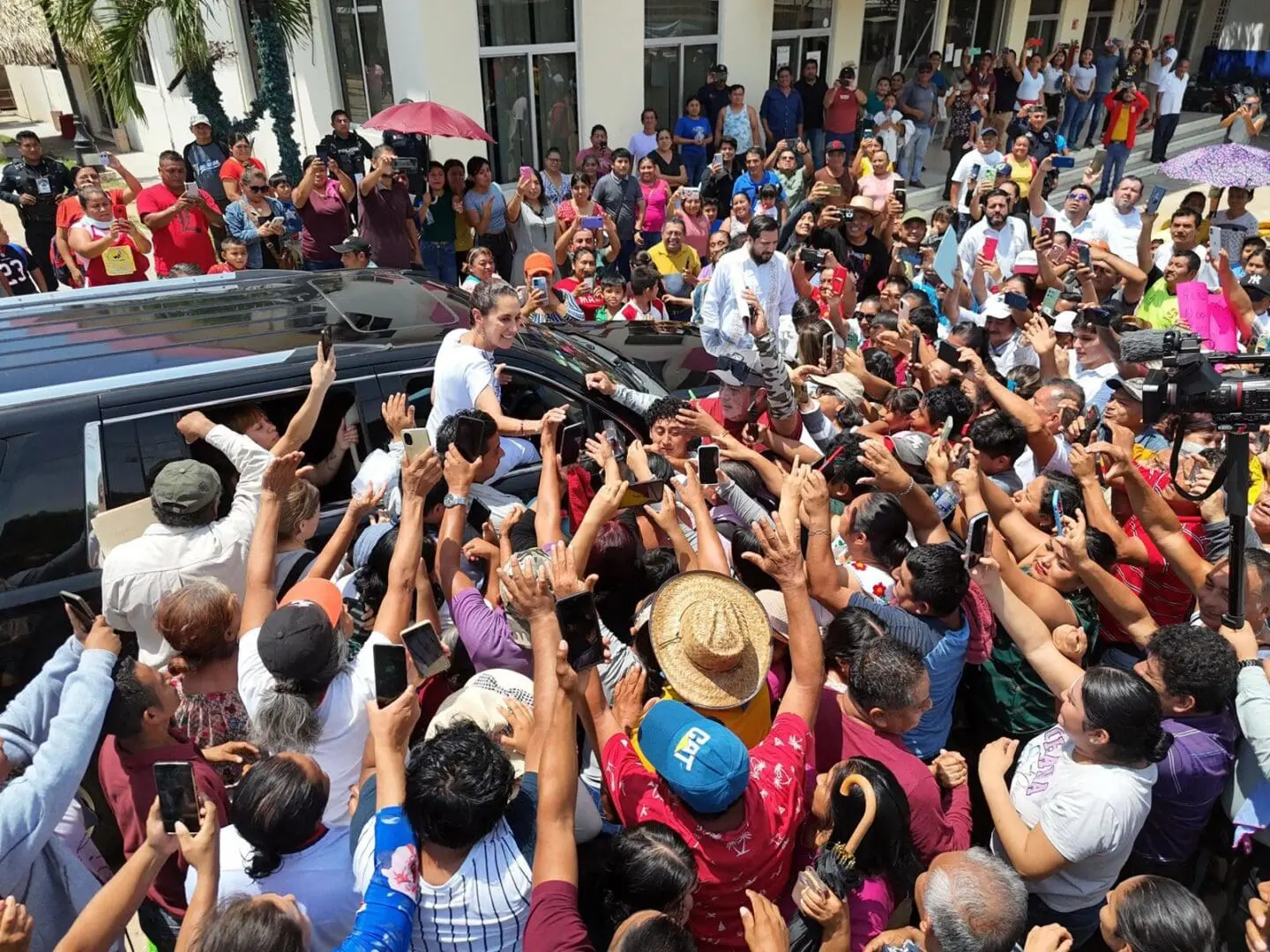 Claudia Sheinbaum entrega recursos del FAISPIAM a comunidades indígenas en Veracruz