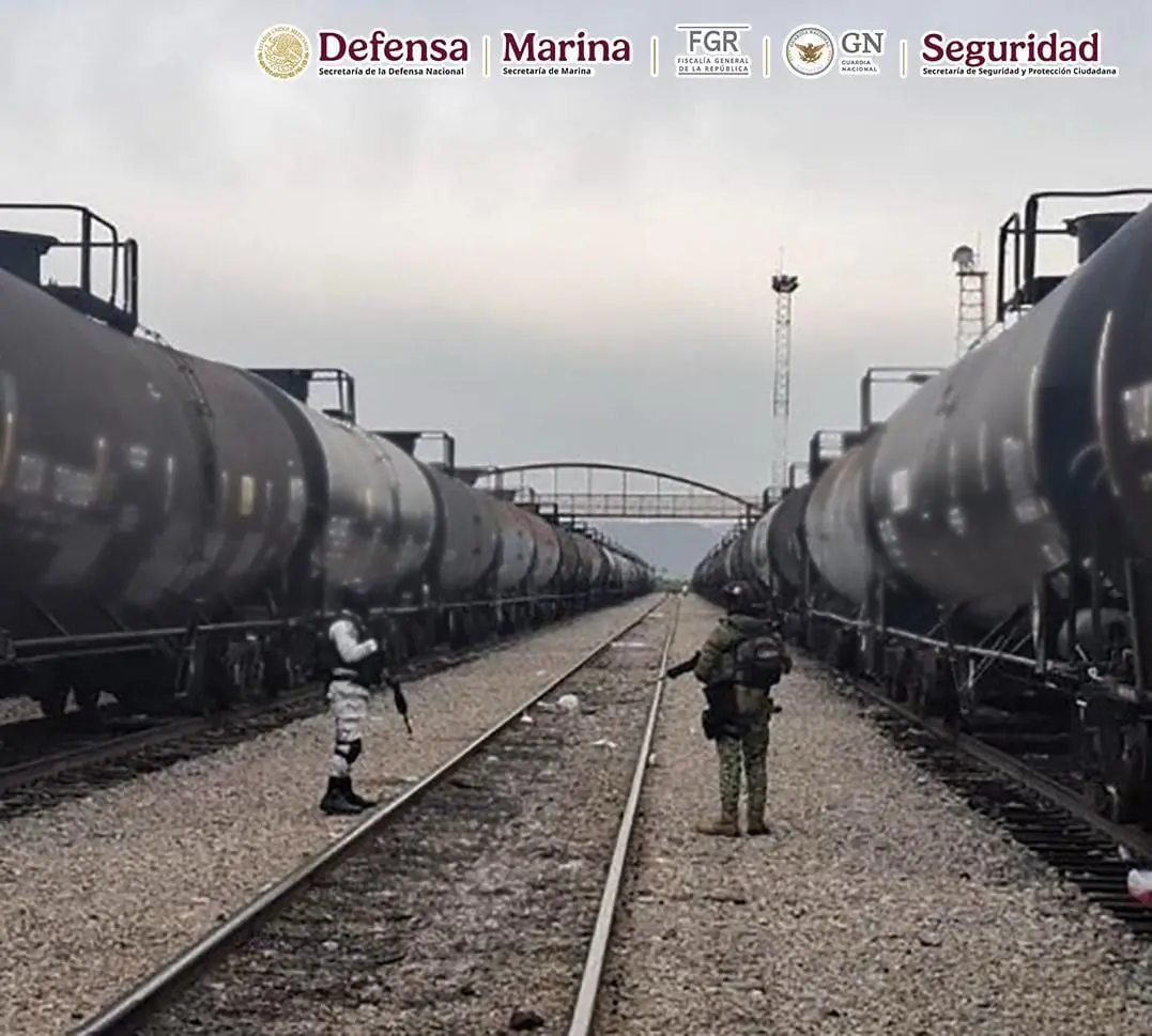 Elementos de fuerzas federales vigilan convoyes ferroviarios durante operativo de seguridad nacional