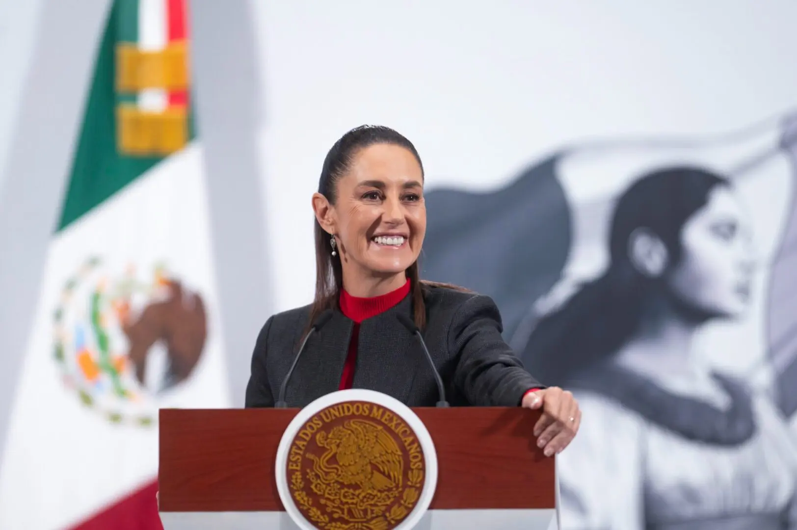 Presidenta Claudia Sheinbaum en conferencia, hablando sobre el cierre fronterizo de EE.UU. por el gusano barrenador.