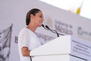 Claudia Sheinbaum inaugurando sala de hemodinamia IMSS en La Paz