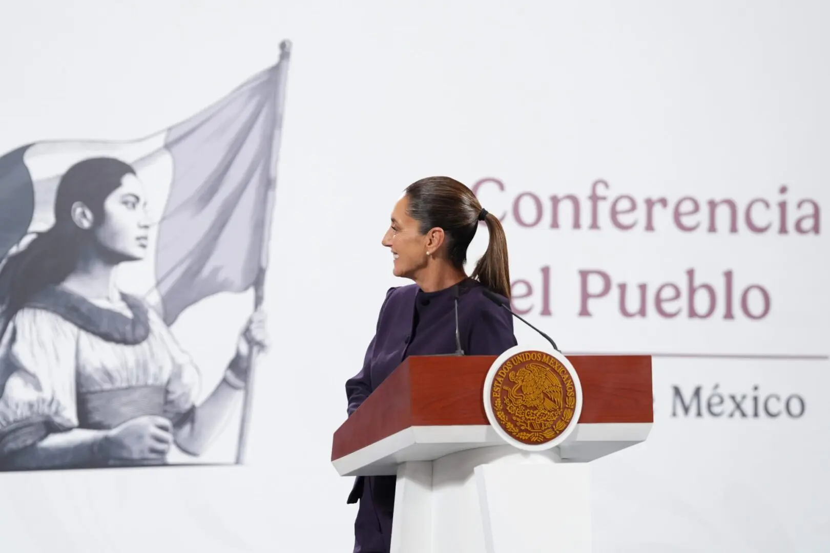 Claudia Sheinbaum en conferencia sobre arancel al jitomate