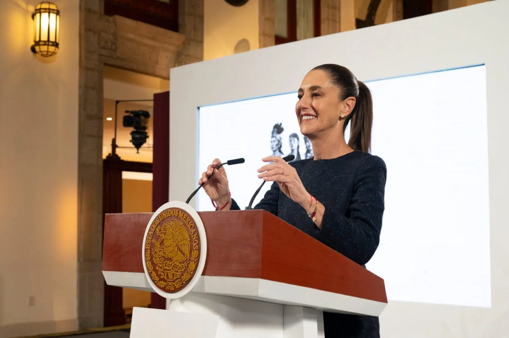 Claudia Sheinbaum apoya plan de Clara Brugada contra la gentrificación en CDMX