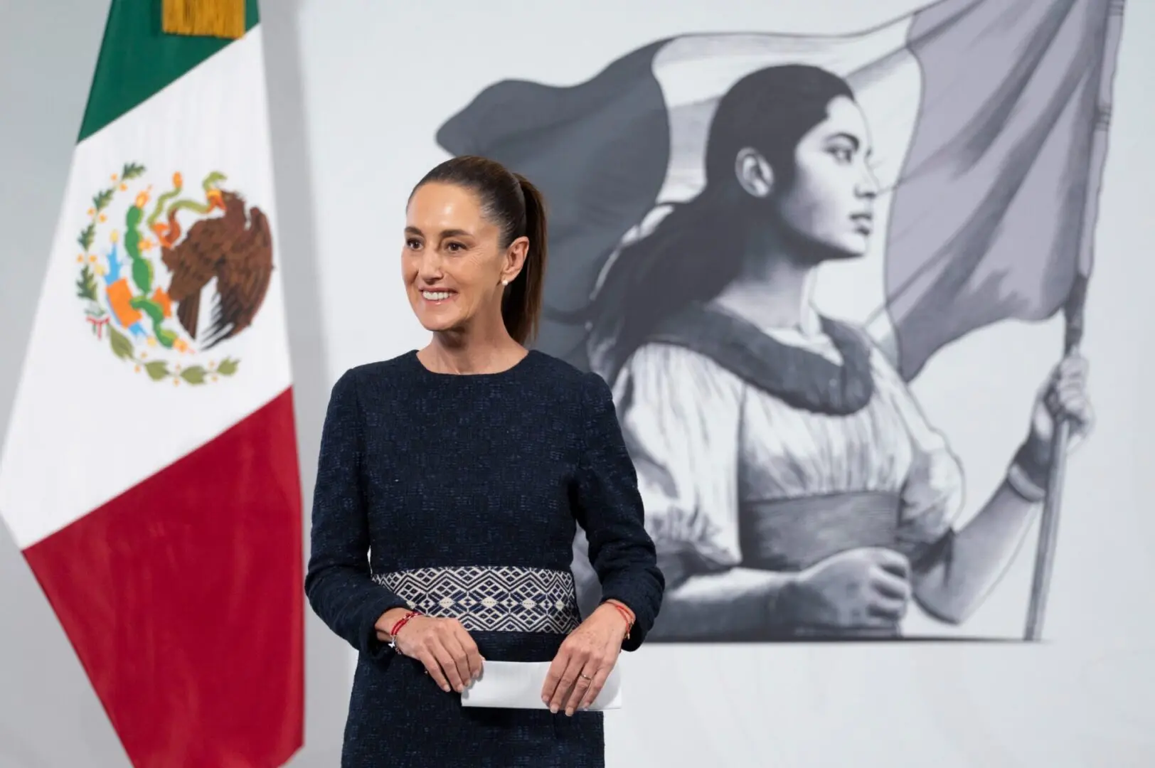 Claudia Sheinbaum rechaza aumento de tarifas en Uber por seguro social