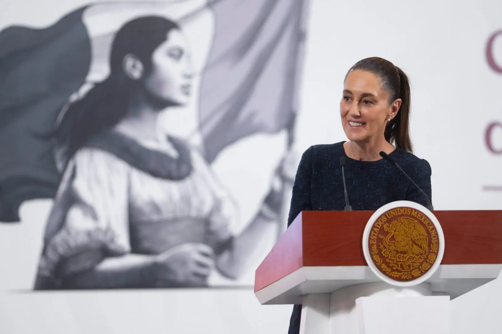 Claudia Sheinbaum rechaza construcción del nuevo muro fronterizo de Trump.