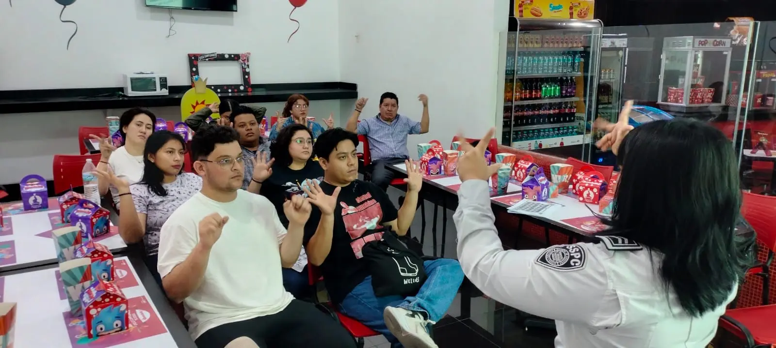 Curso de Lengua de Señas Mexicana impartido por SSP en Plaza Sol, Tuxtla Gutiérrez