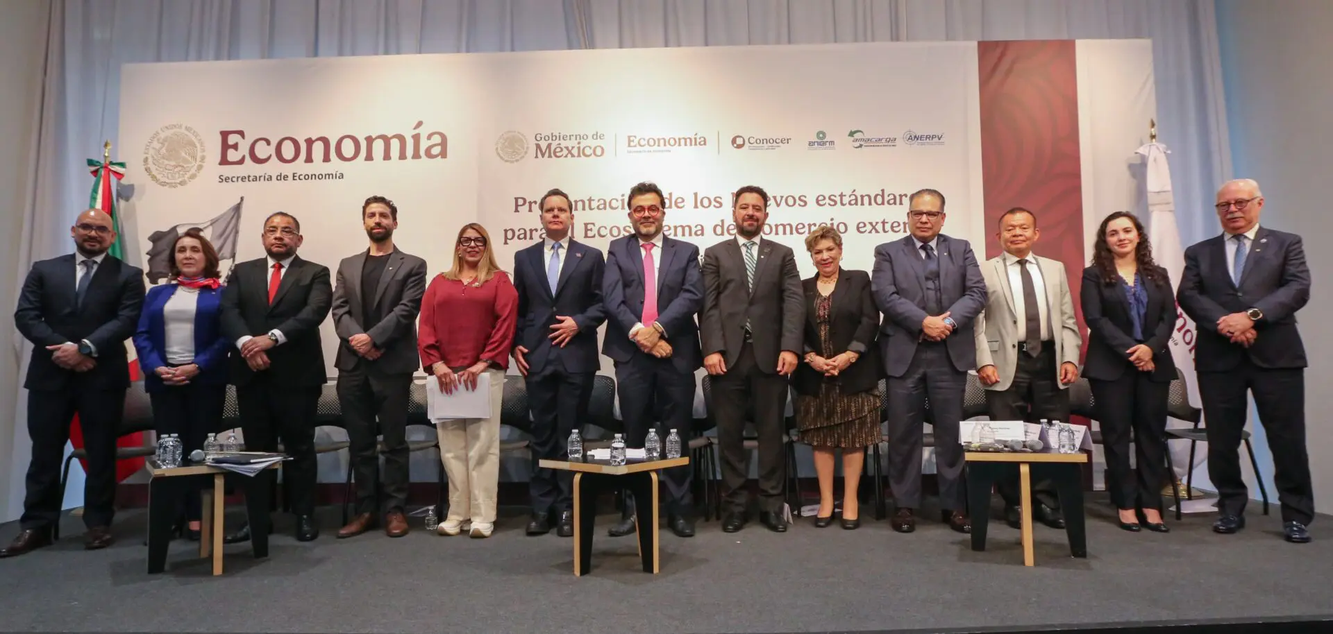 Secretaría de Economía presenta nuevos estándares de competencia laboral en evento con líderes logísticos.