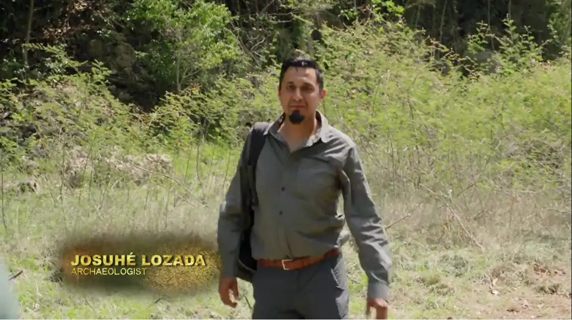 Arqueólogo Josuhé Lozada en la selva de Sak-Bahlán, Chiapas