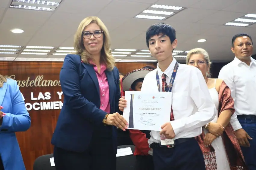 Reconocen a niñas y niños chiapanecos por su excelencia académica en la Olimpiada del Conocimiento 2025.