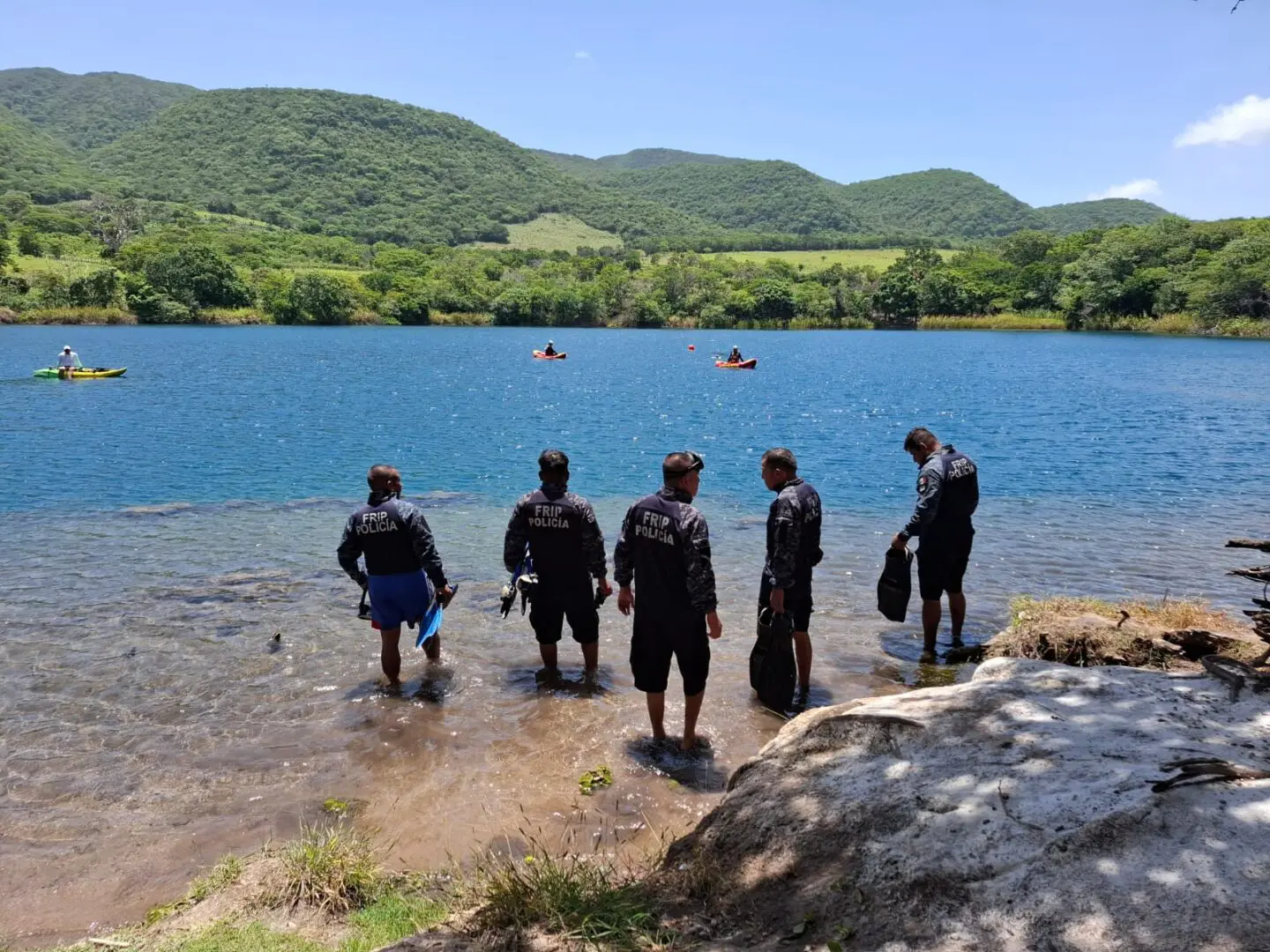 Buzos de la SSP Chiapas recuperan cuerpo en la laguna Koilá de Comitán