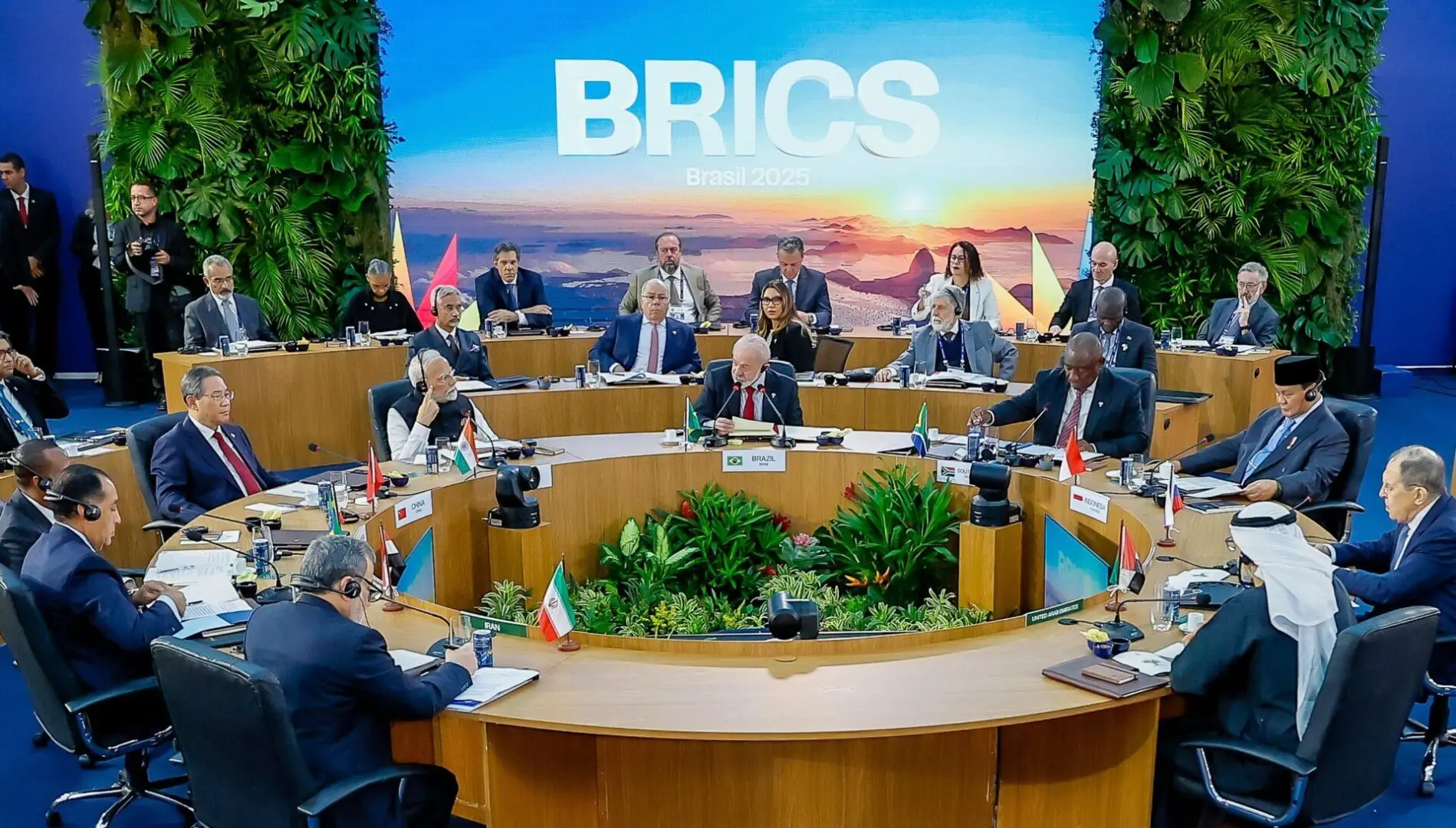 El presidente Lula da Silva habla durante la cumbre BRICS 2025 en Río de Janeiro, donde acusa a Israel de “genocidio” y pide reformar la ONU.