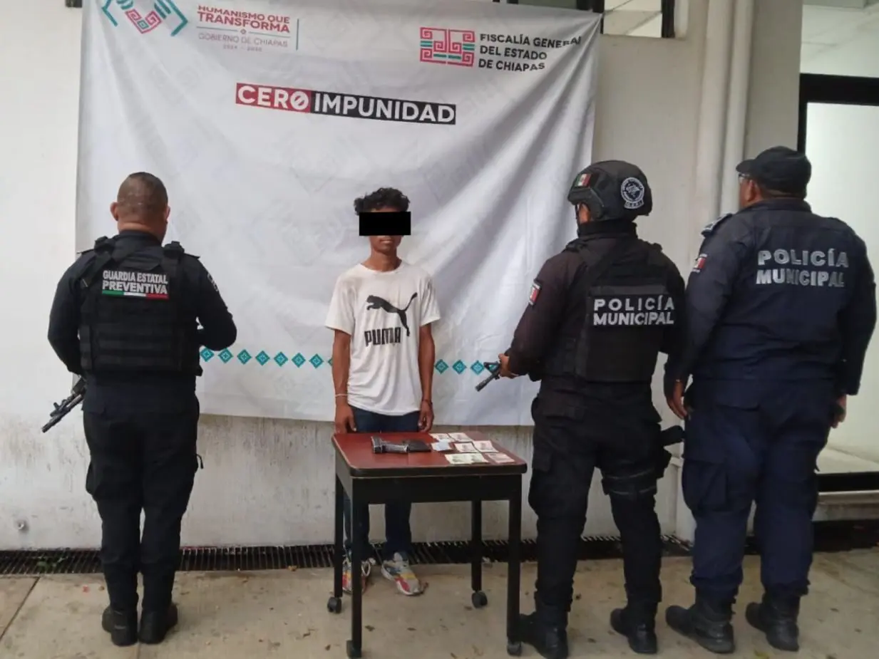 Autoridades detienen a presunto asaltante por robo con violencia en Tapachula.