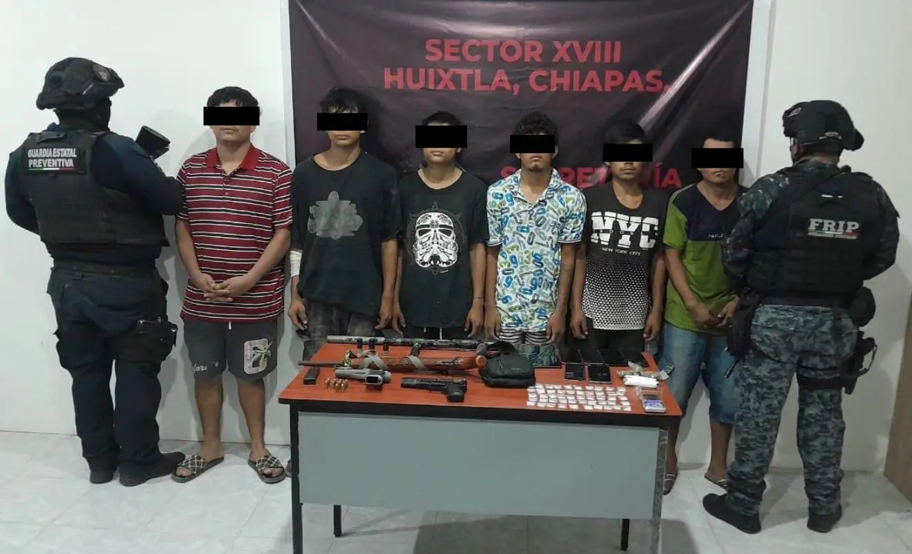 Integrantes de la presunta banda Los Chiquis detenidos en Huixtla.
