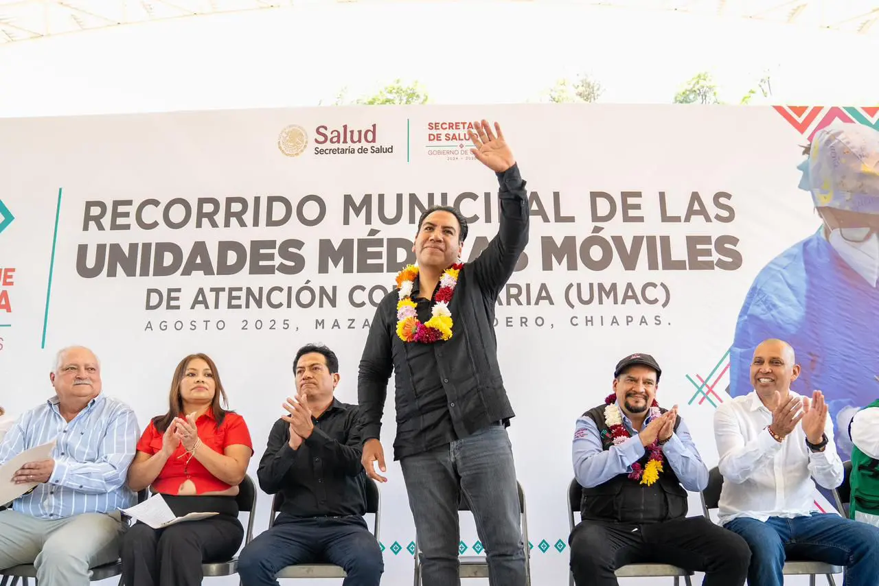 Eduardo Ramírez durante presentación de Unidades Médicas Móviles en Mazapa de Madero