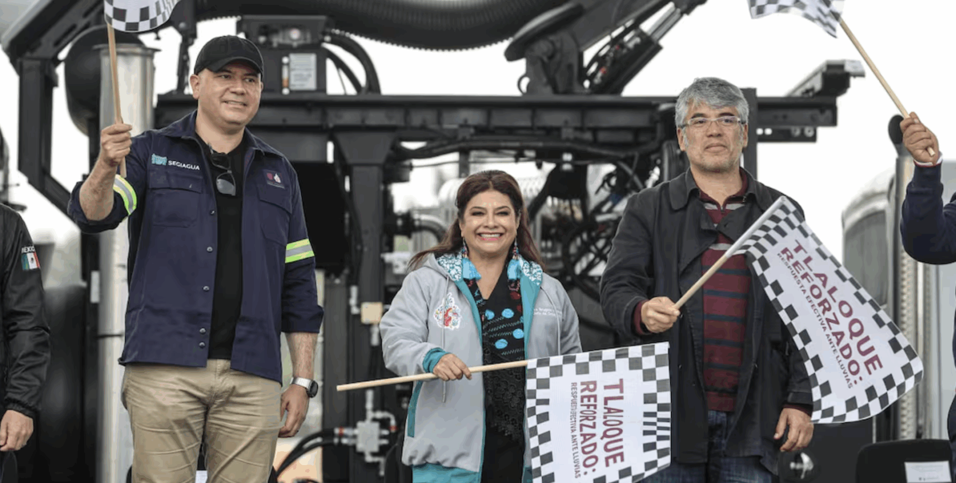 Clara Brugada en presentación de camiones hidroneumáticos para atender encharcamientos en CDMX