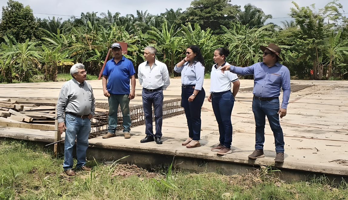 Director del Cecytech supervisa obras en planteles del Soconusco, Chiapas