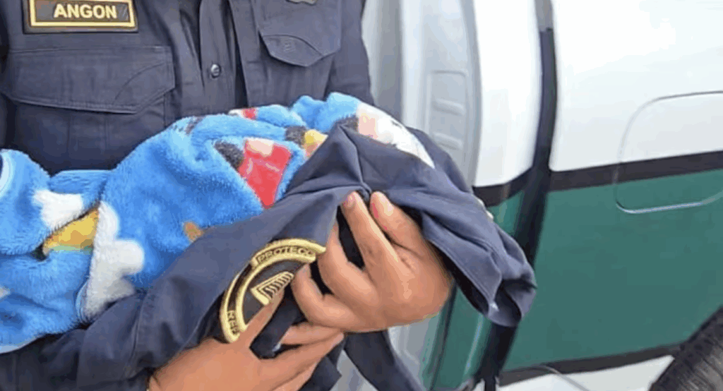Policía resguarda a bebé hallado en baños del Metro UAM-I