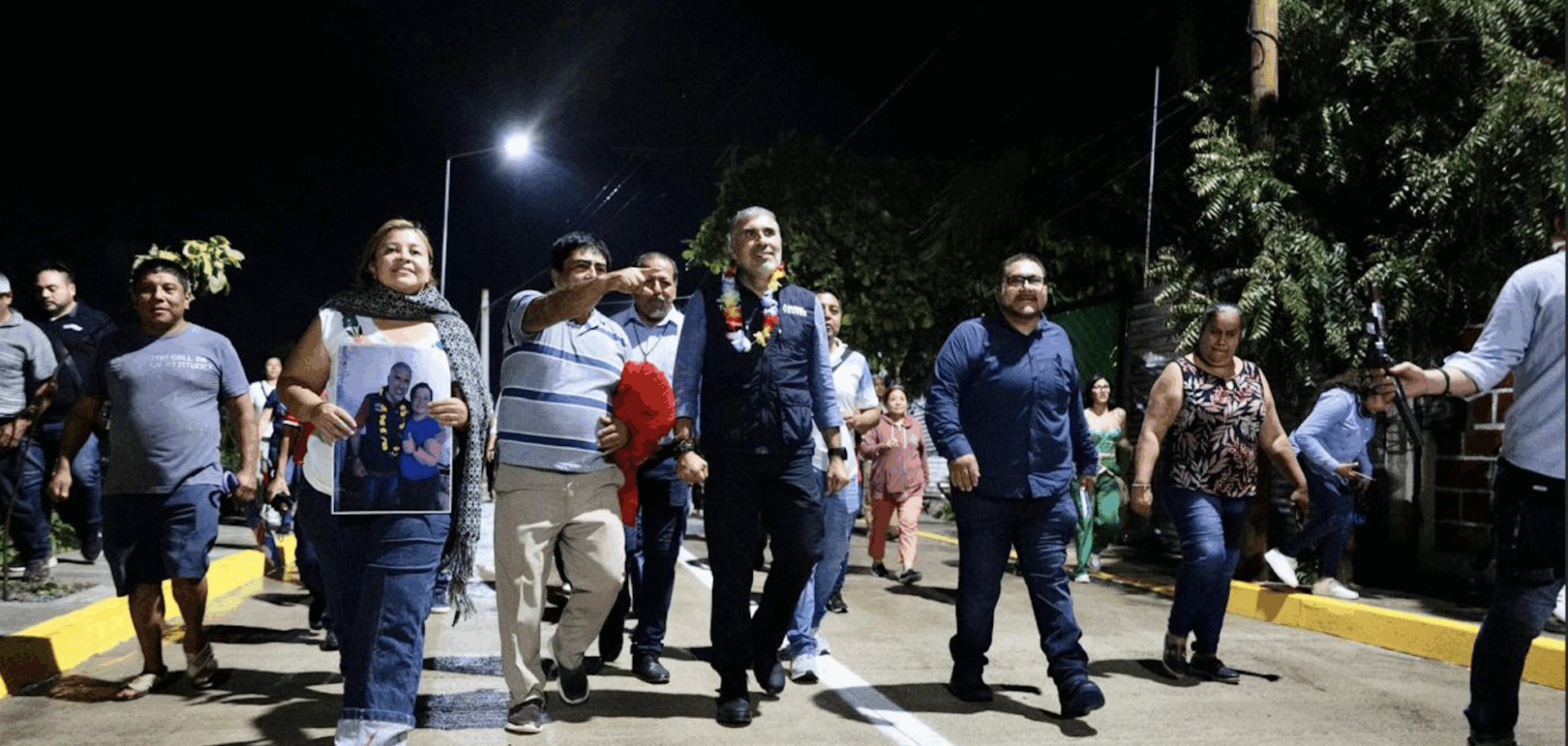 Ángel Torres inaugura pavimentación en Tuxtla