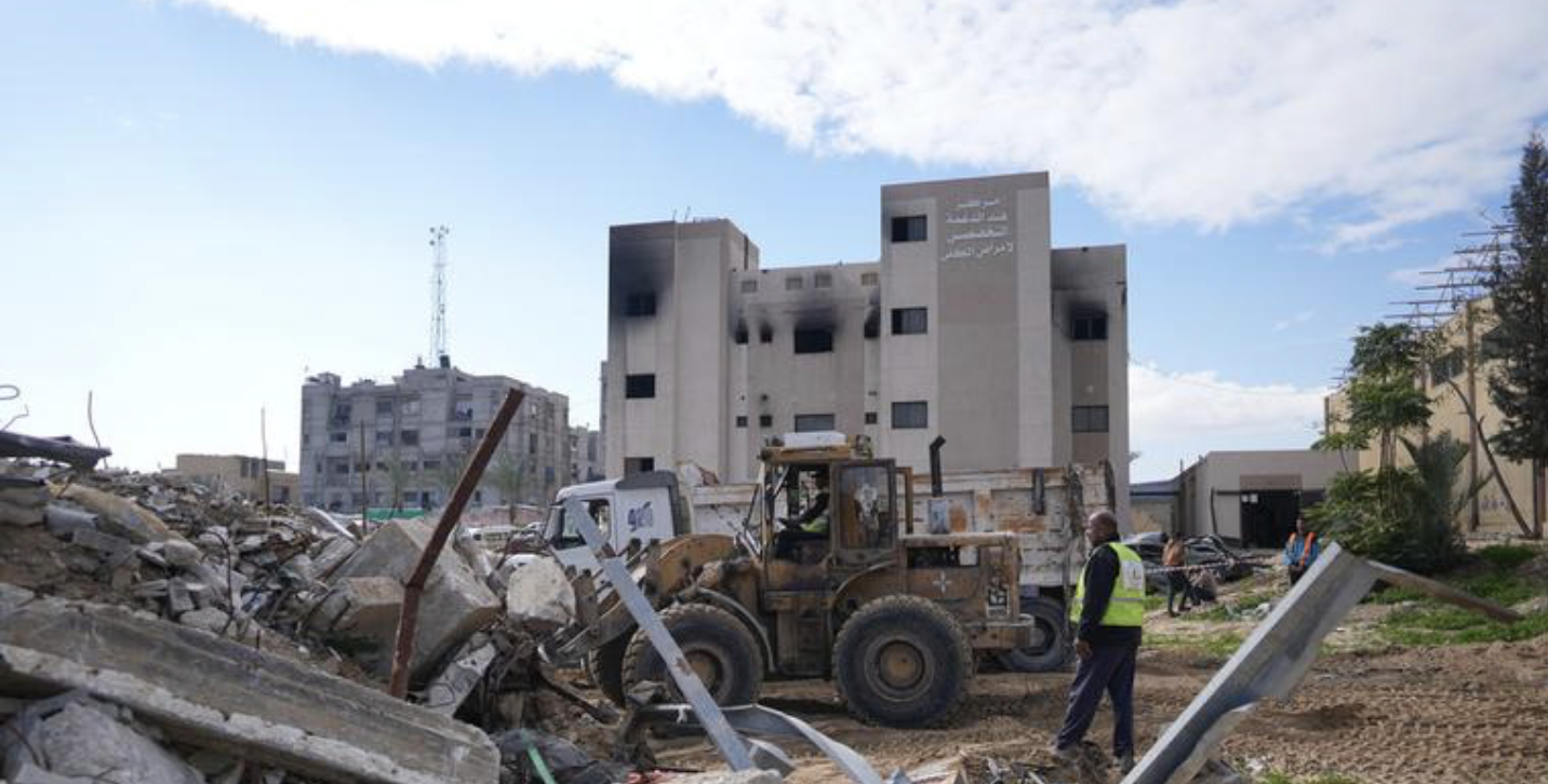 Edificios dañados y escombros tras ofensiva israelí en barrio de Gaza