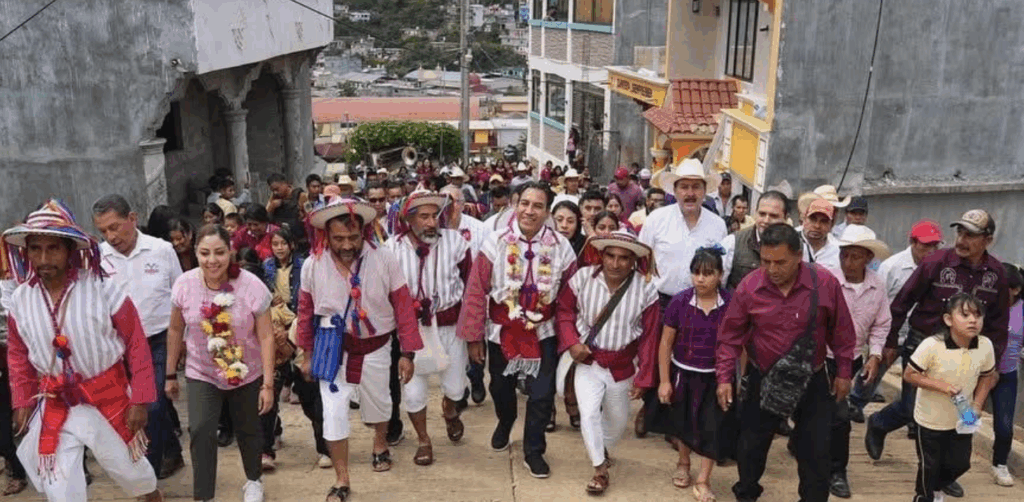 Eduardo Ramírez en gira por Los Bosques reafirma compromiso con la paz y bienestar
