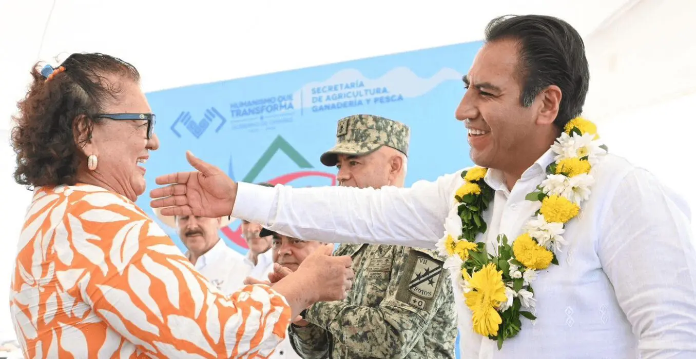 Gobernador Eduardo Ramírez entrega apoyos a pescadores en Puerto Madero