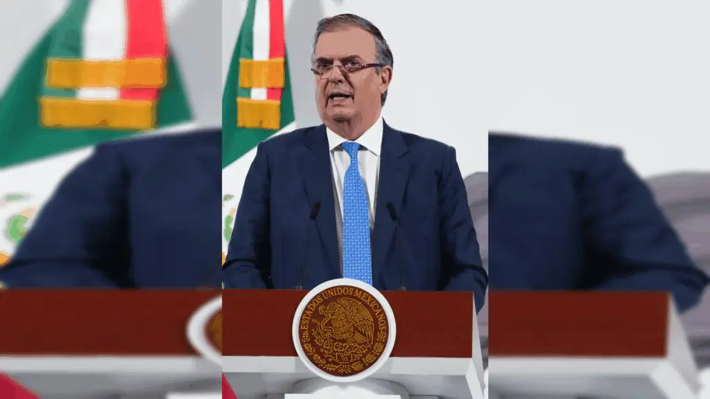 Marcelo Ebrard anuncia suspensión de importación de calzado en Palacio Nacional