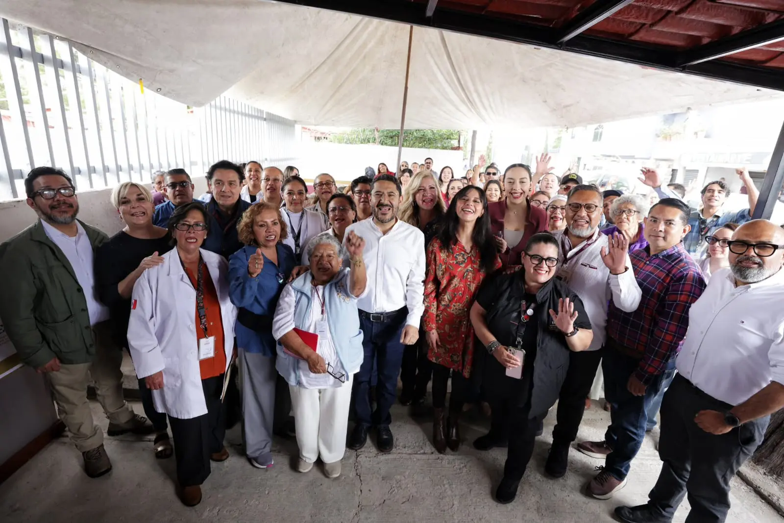 Martí Batres y autoridades firman convenio por clínicas en Tecámac