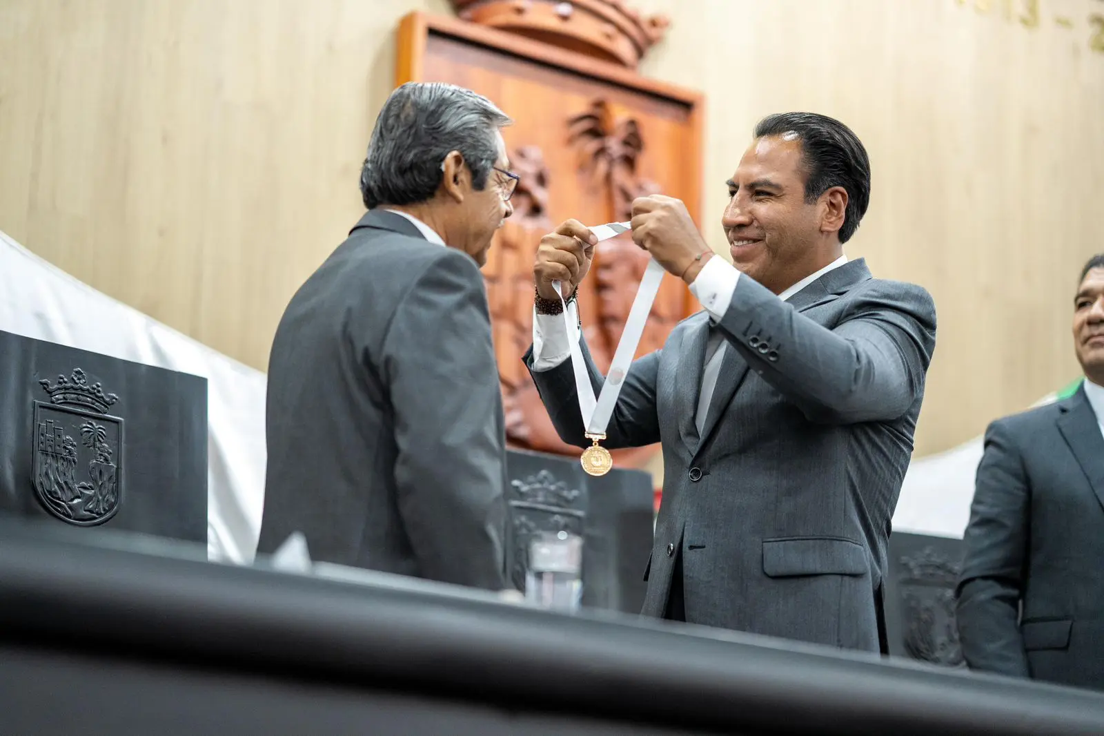 Natalio Hernández recibe Medalla Rosario Castellanos 2025 en Chiapas