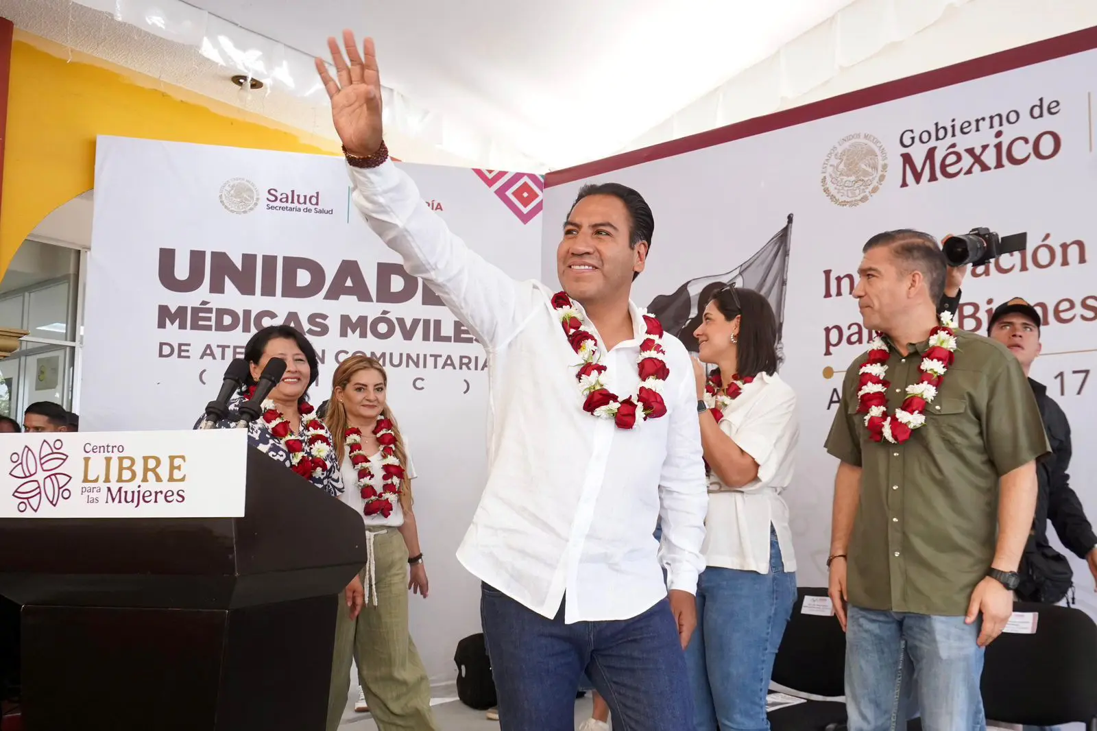 Gobernador inaugura Centro LIBRE en Acala acompañado por funcionarias y comunidad