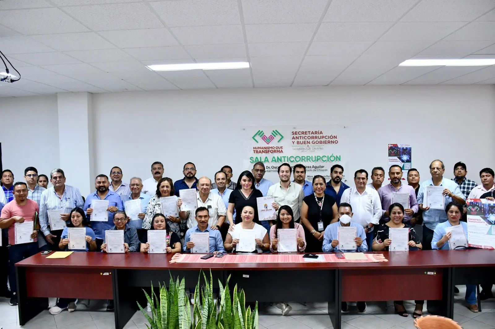 Entrega de constancias del Padrón de Contratistas en Chiapas