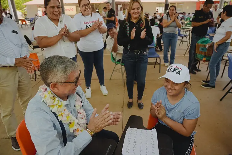 Personal del Cecytech se suma al combate al rezago educativo en Chiapas