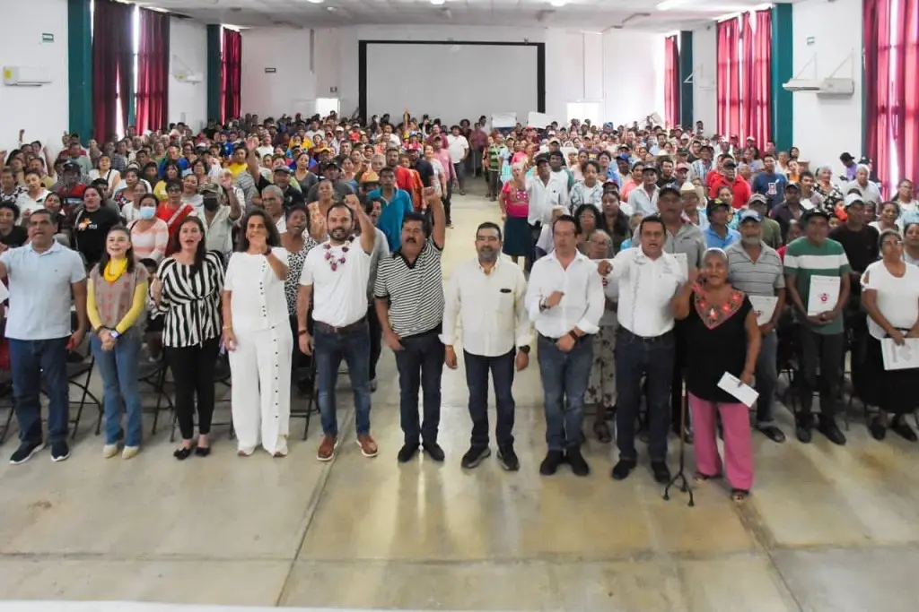 Entrega de becas Rosario Castellanos a beneficiarios del programa Chiapas Puede en Chiapas