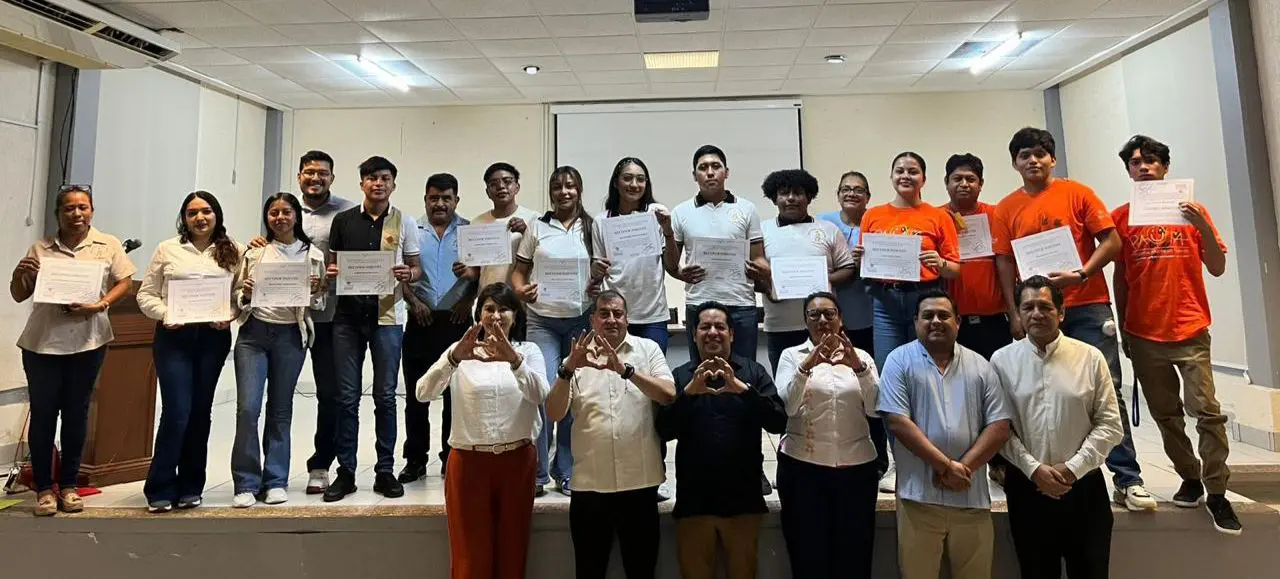 Estudiantes de Chiapas reciben reconocimiento antes de la Feria Nacional de Ciencias 2025