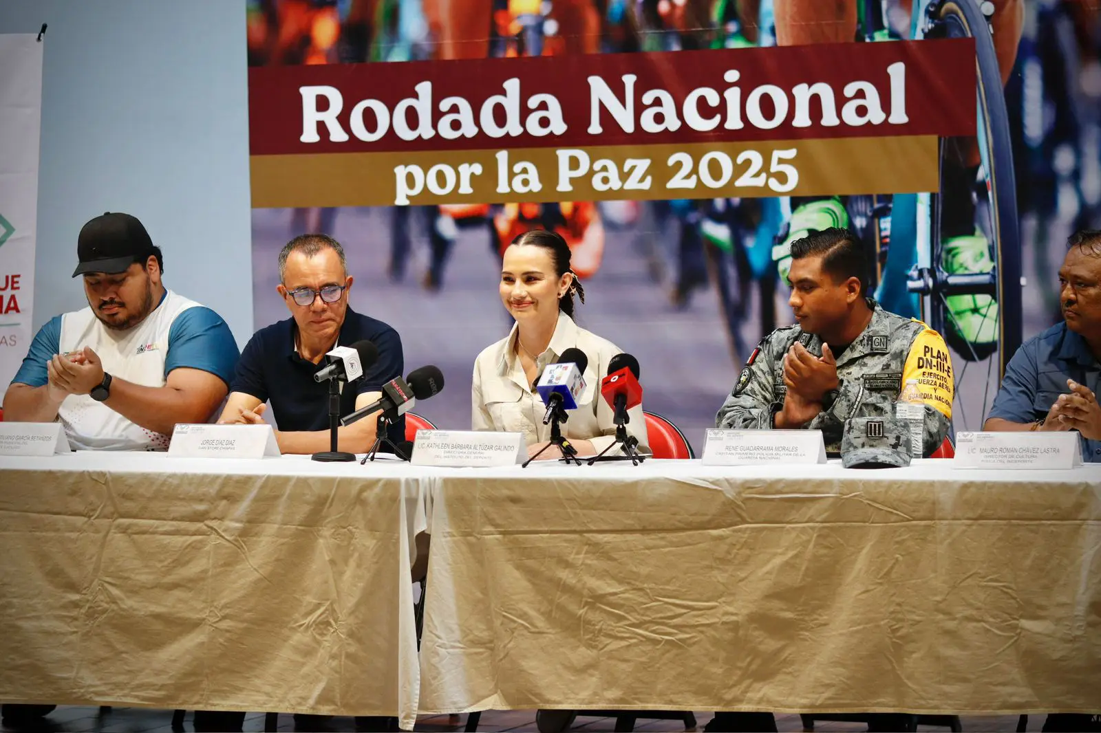 Participantes en la Rodada Nacional por la Paz 2025 recorriendo las calles de Chiapas en bicicleta.
