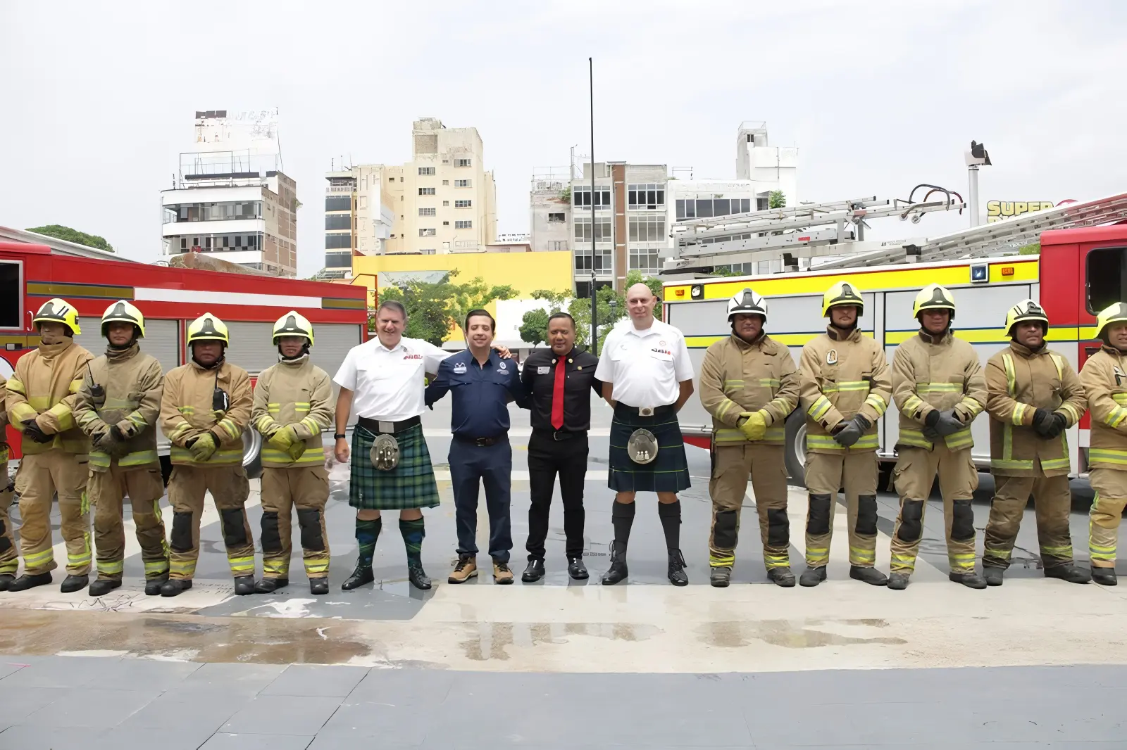 Bomberos de Chiapas reciben unidades donadas por Reino Unido