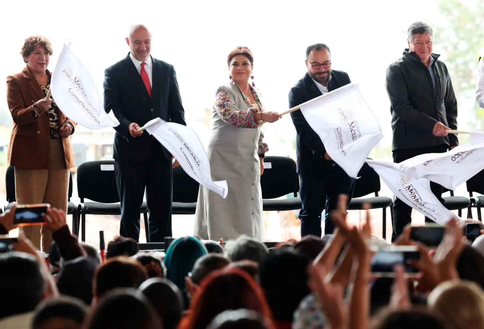 Clara Brugada inicia construcción de puentes en Alameda Oriente