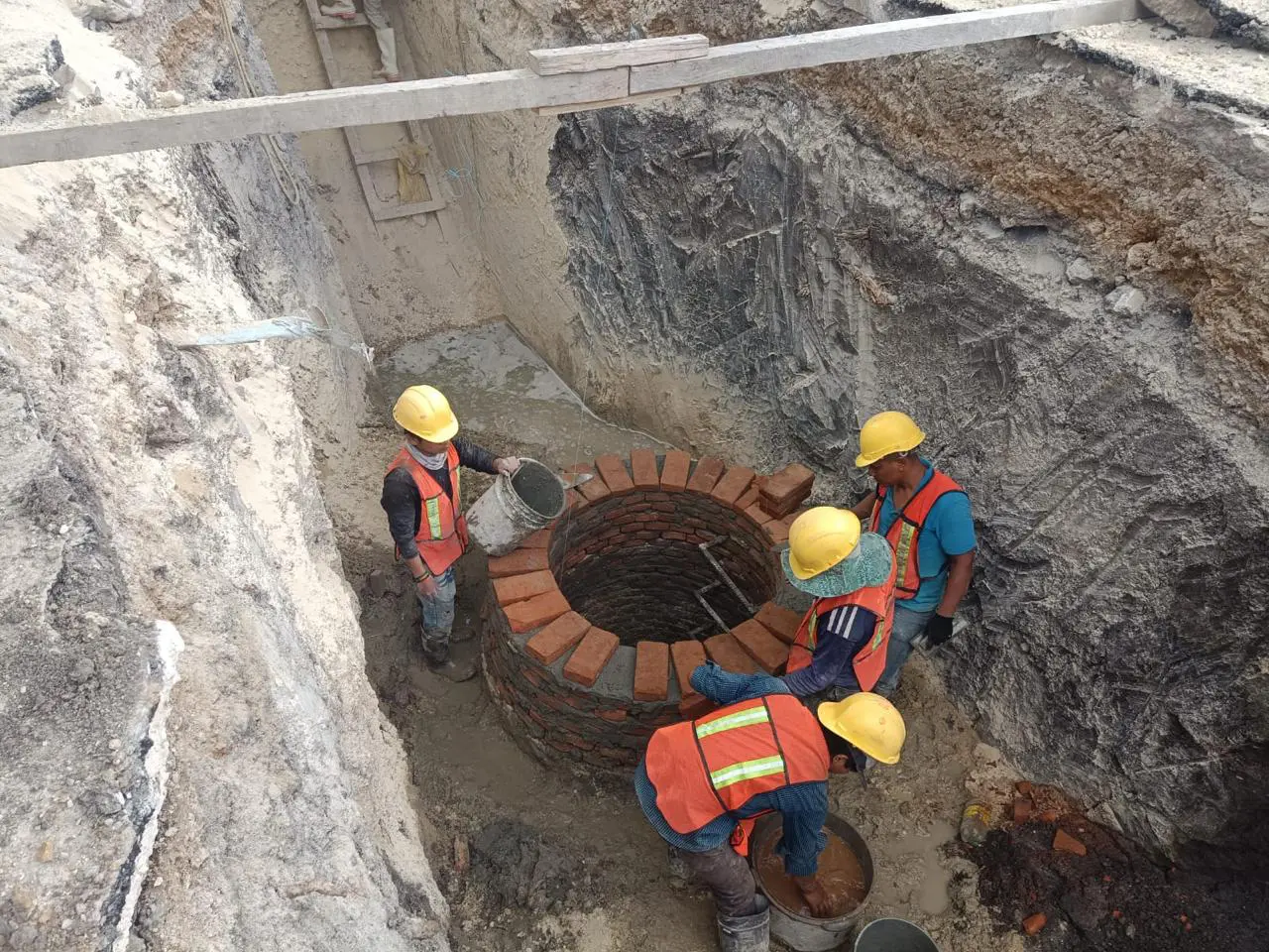 SMAPA rehabilita drenaje sanitario en Tuxtla