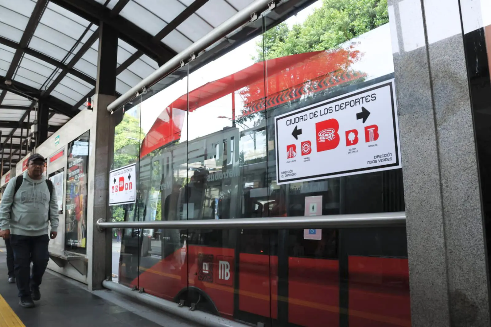 Nueva imagen de estación Ciudad de los Deportes en Metrobús