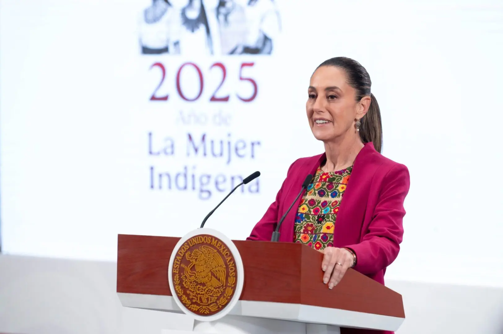 Claudia Sheinbaum en conferencia de prensa hablando sobre reforma electoral