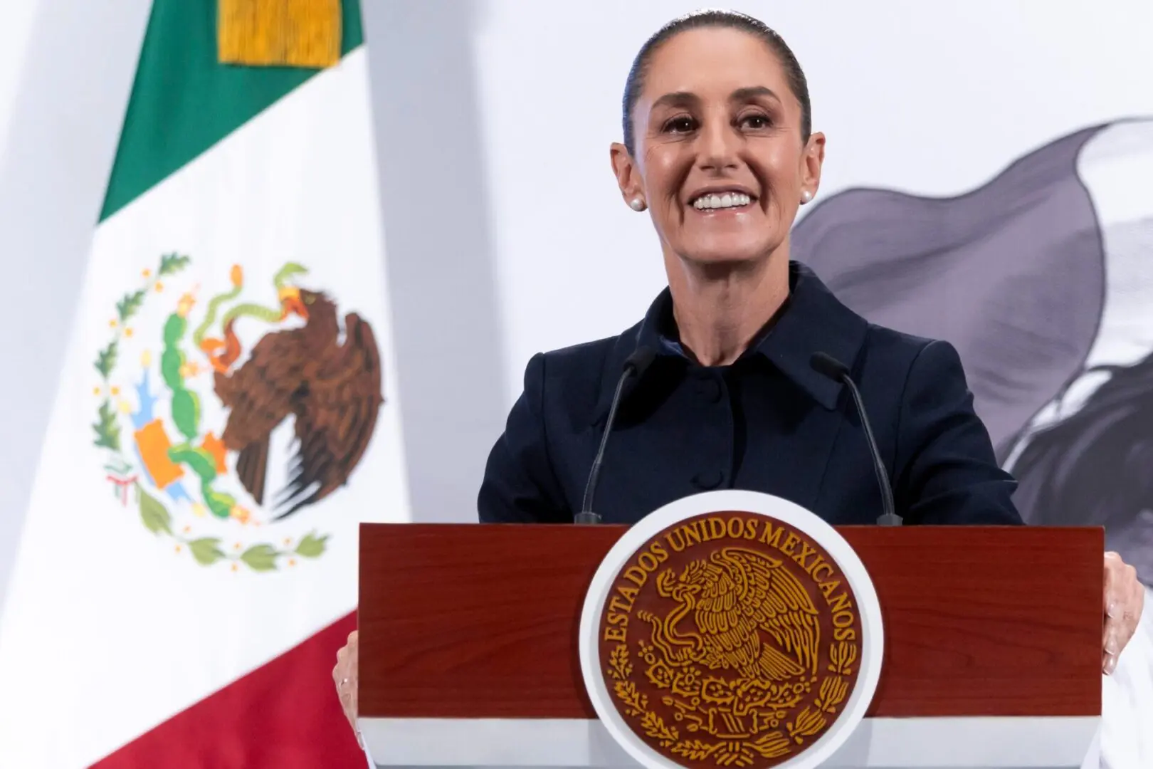 Claudia Sheinbaum defendió el nombramiento de Genaro Lozano como embajador de México en Italia tras críticas en el Congreso.