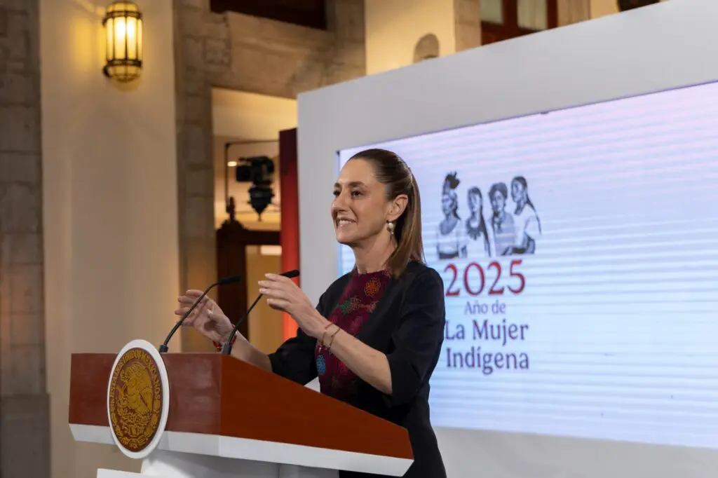 Presidenta Claudia Sheinbaum durante la mañanera en Palacio Nacional