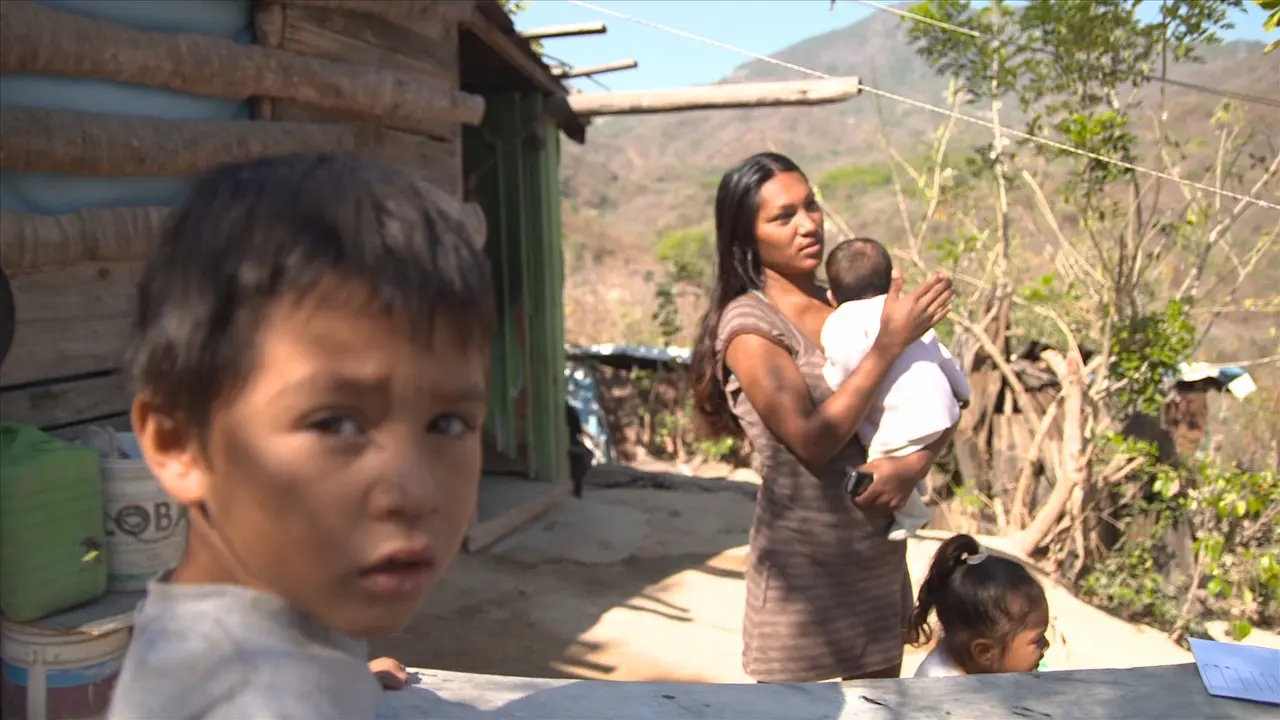 Familia indígena en situación de pobreza en México