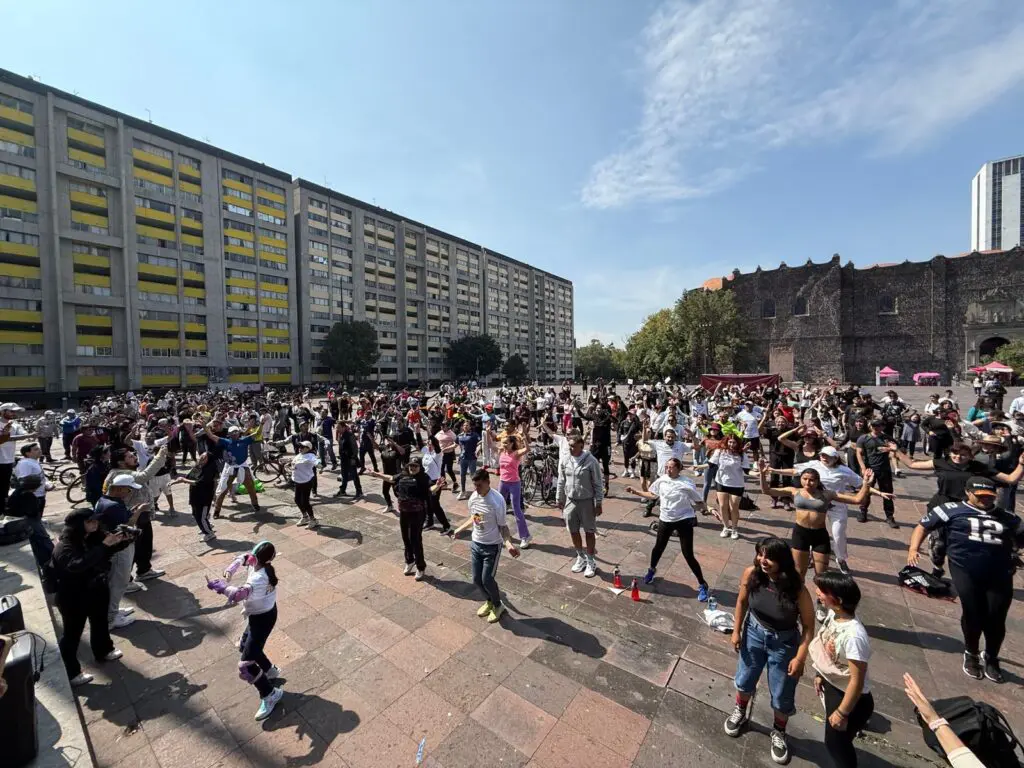 Participantes en la Carrera y Rodada por la Paz en la Ciudad de México